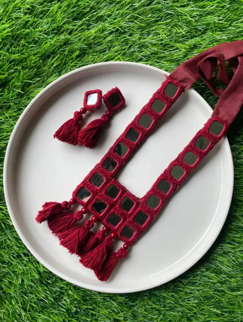 maroon.webp