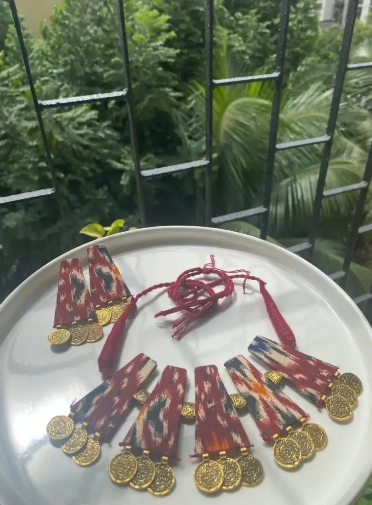 Coin necklace with tarsel earrings_83