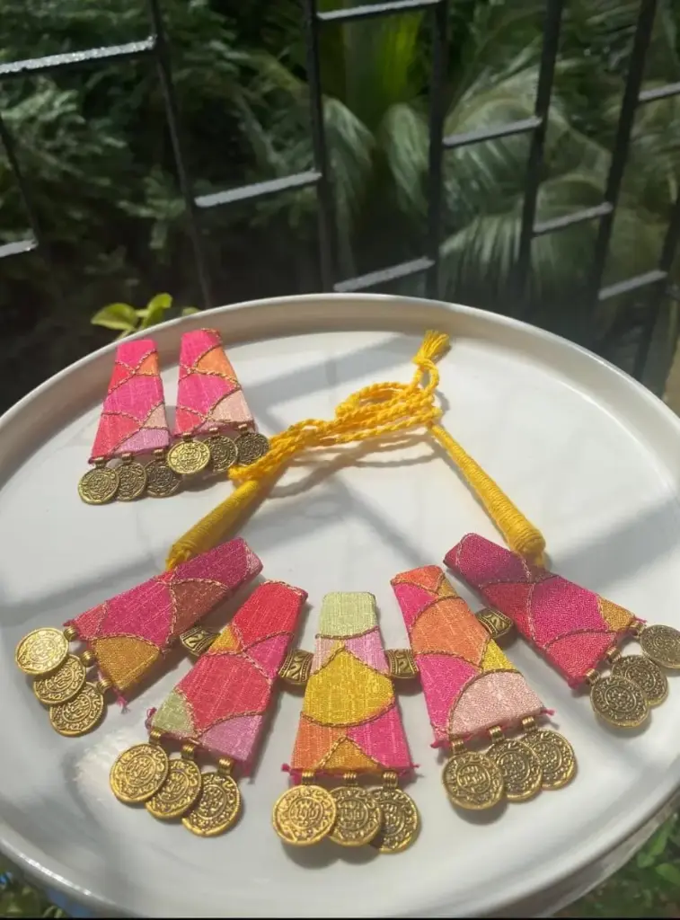 Coin necklace with tarsel earrings_85