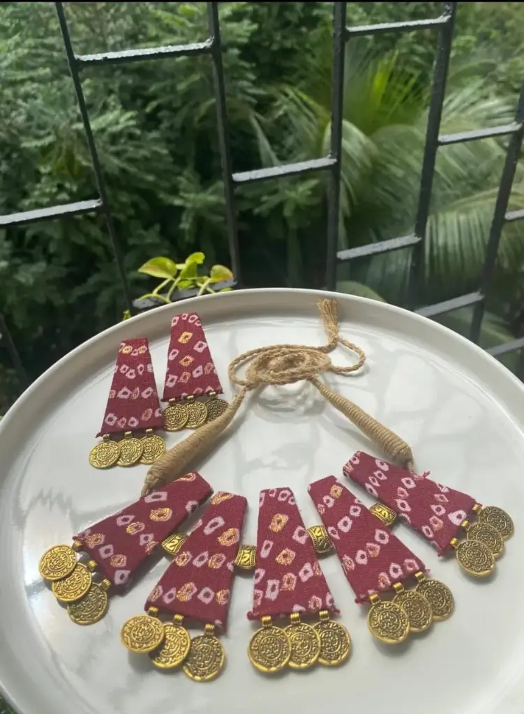 Coin necklace with tarsel earrings_86