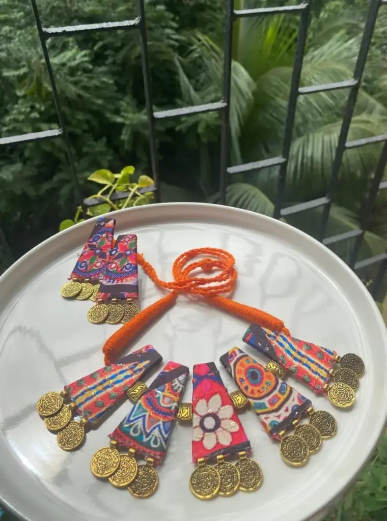 Coin necklace with tarsel earrings_87