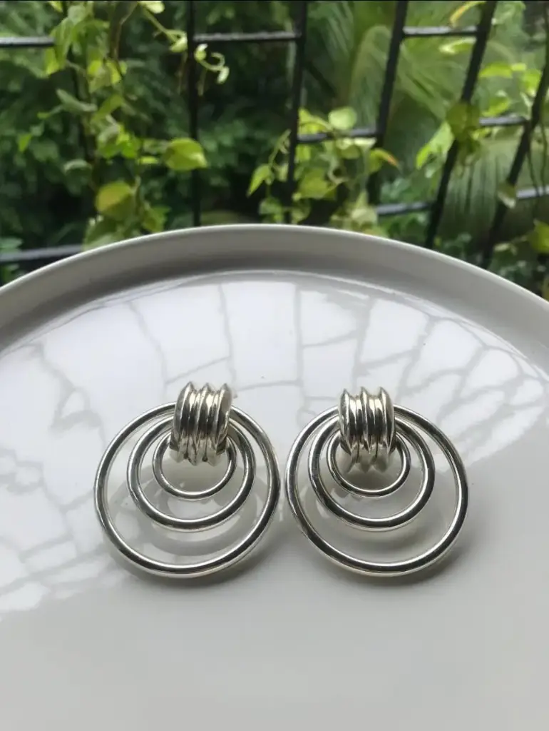 Multi-Ring Golden Statement Earrings_105