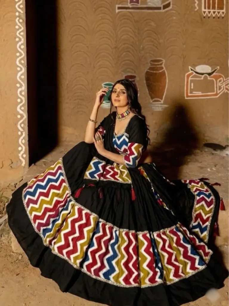  The Chevron Charmer Lehenga Choli_RASRANGINI_335 (Black)
