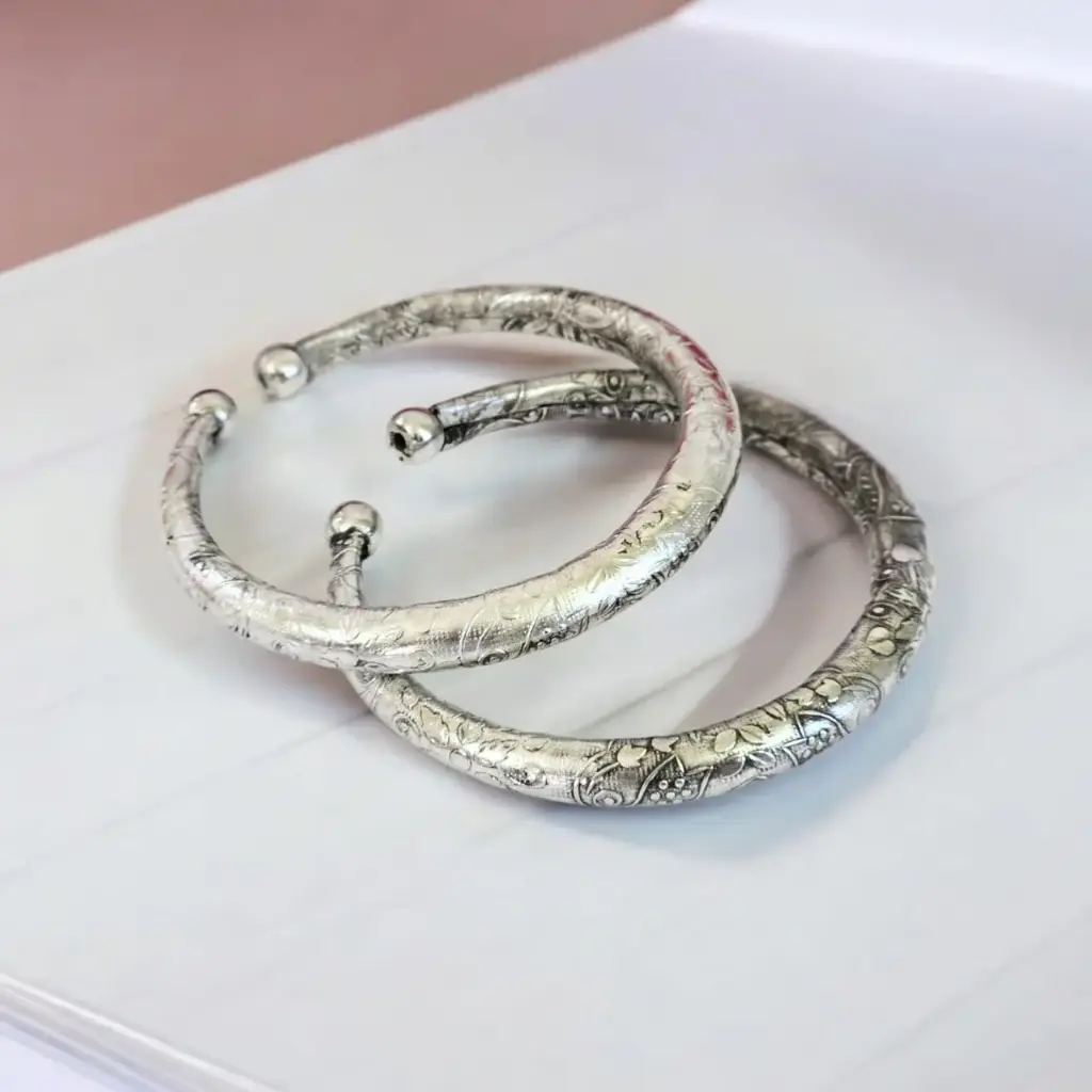  Antique Silver-Plated Engraved Openable Anklet Pair(I)