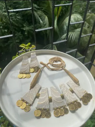 [84] Coin necklace with tarsel earrings_84