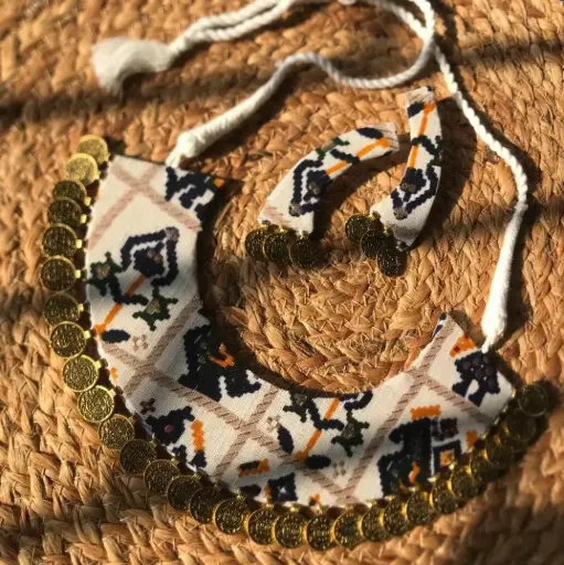 [107] Half Moon Choker_107