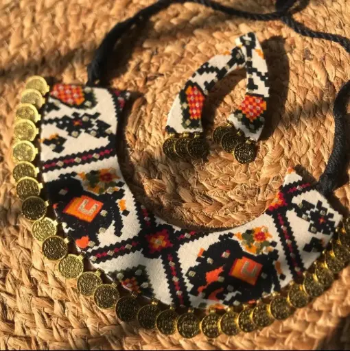 [109] Half Moon Choker_109