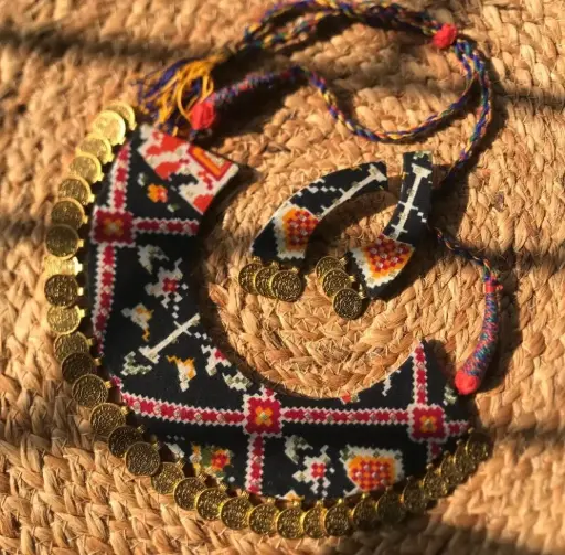 [111] Half Moon Choker_111