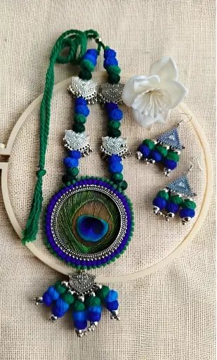 [275] Peacock Feather Threadwork Necklace Set