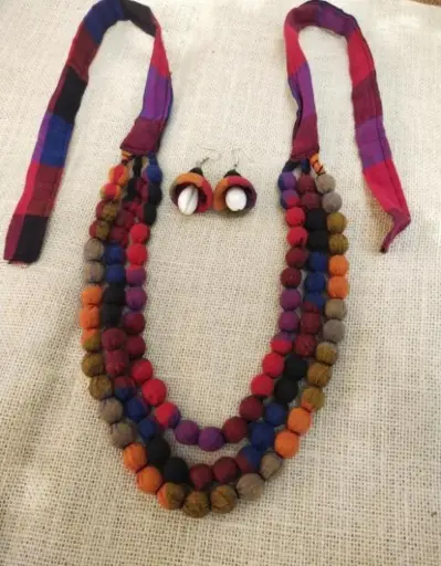 [292] Multicolor Fabric Bead & Cowrie Shell Necklace Set