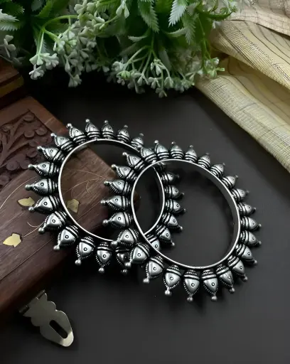 [297] Tribal Teardrop Bangles