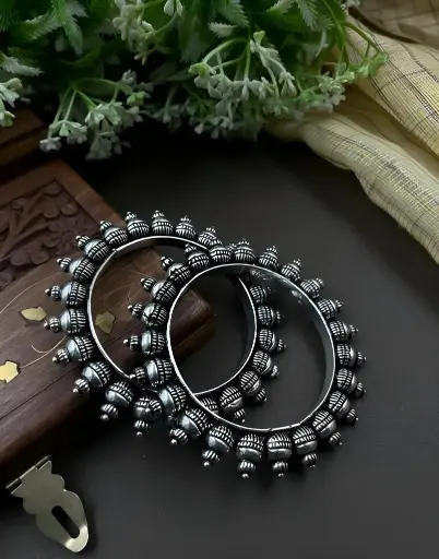 [300] Oxidized Beaded Cluster Bangles