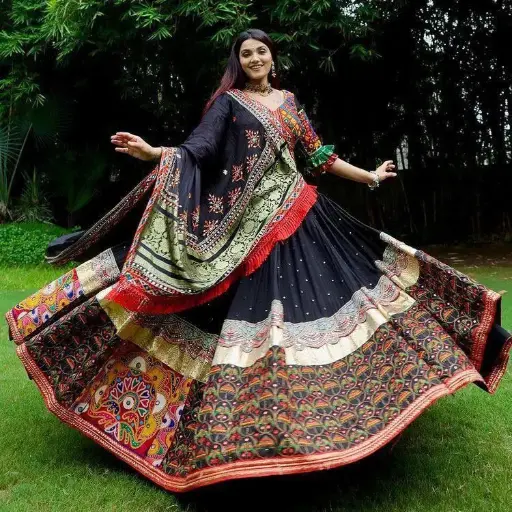 [332]  The Kalakriti Lehenga Choli_RASRANGINI_332